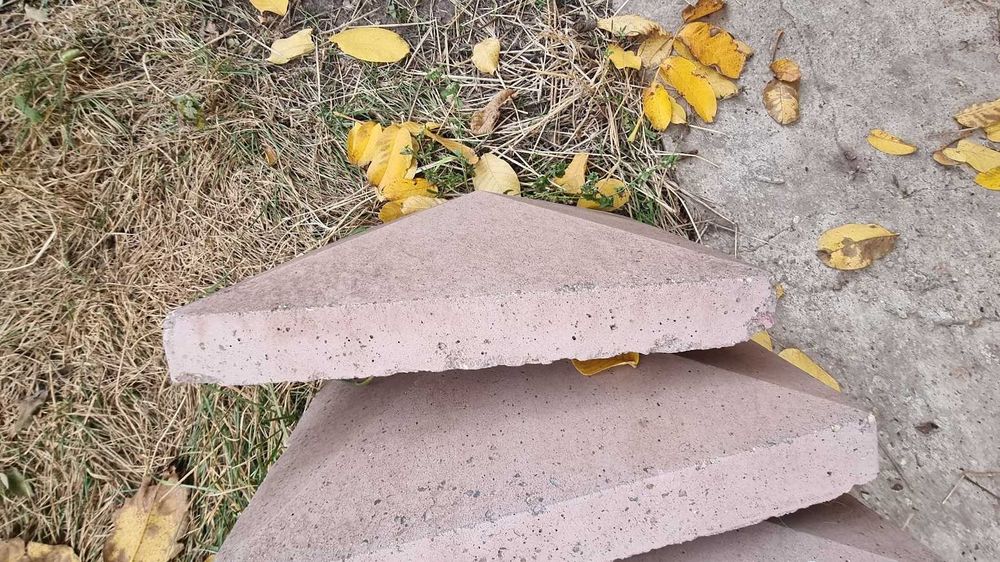 18 capace stâlpi gard - pălării