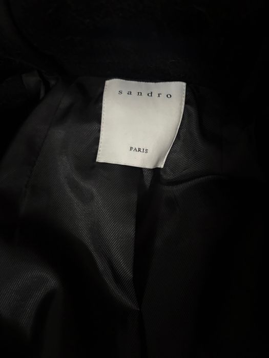 Ново черно палто на Sandro