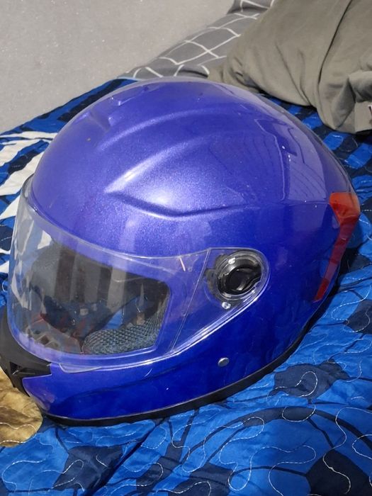 Мотошлем пылится на полке