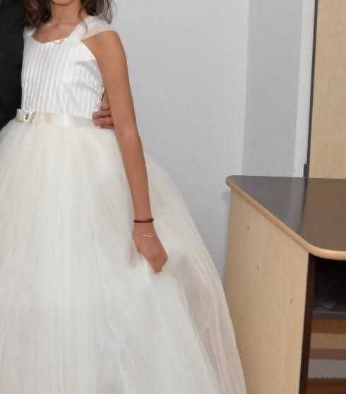 Vand 3 rochițe de ocazii