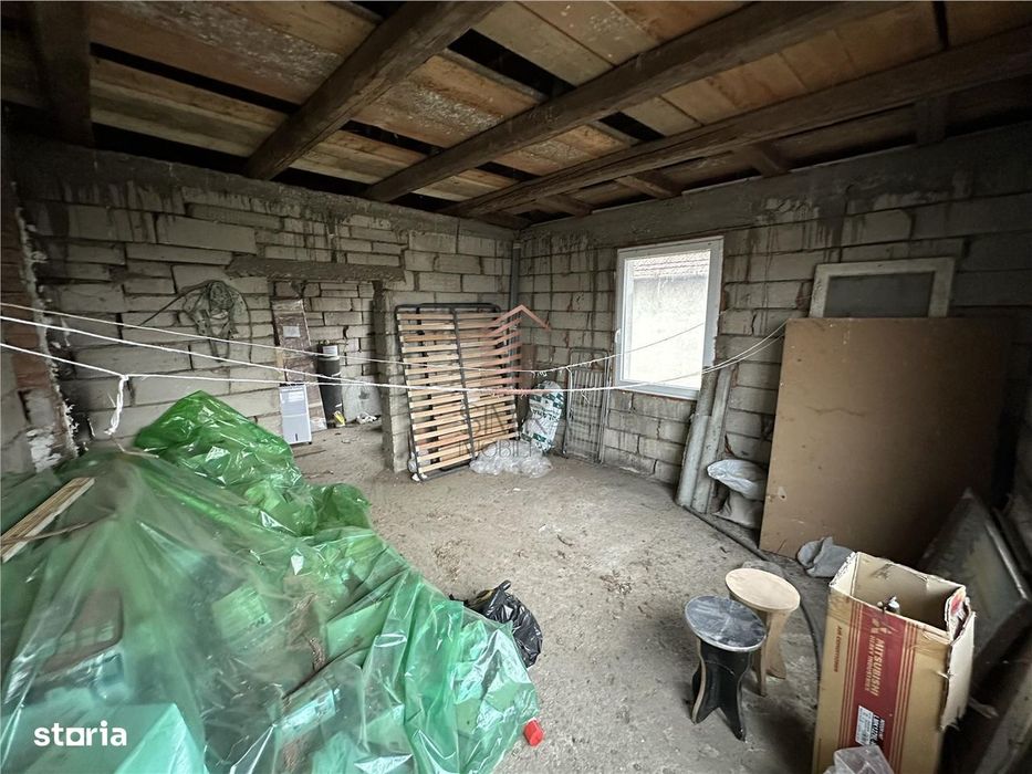 Casa 5 camere parter + etaj, teren de 1000  mq  Livada