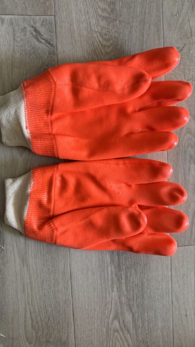 Перчатки в наличии