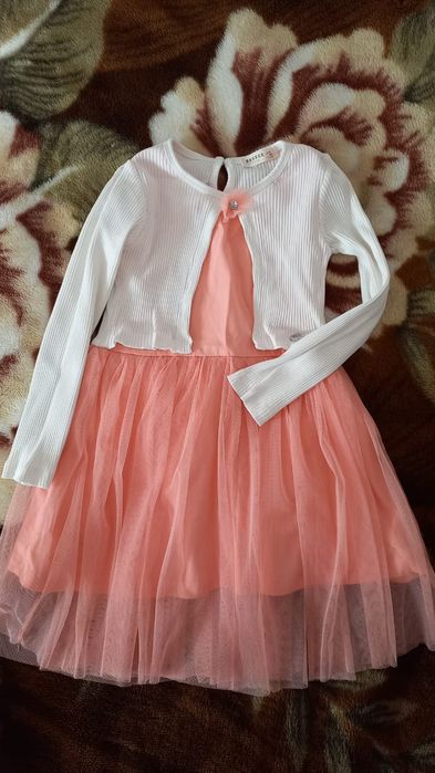 Продаются  платья для девочки .