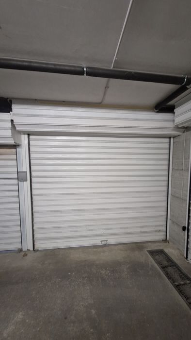 Ролетна гаражна врата