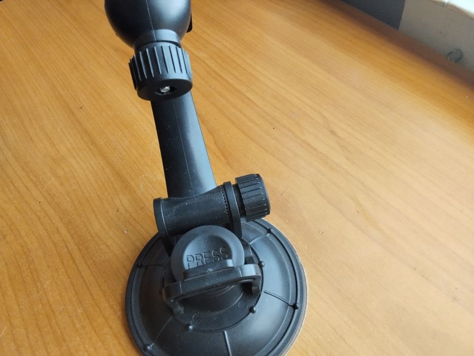 Оригинална немска стандартна стойка за захващане на  джипиес в колата