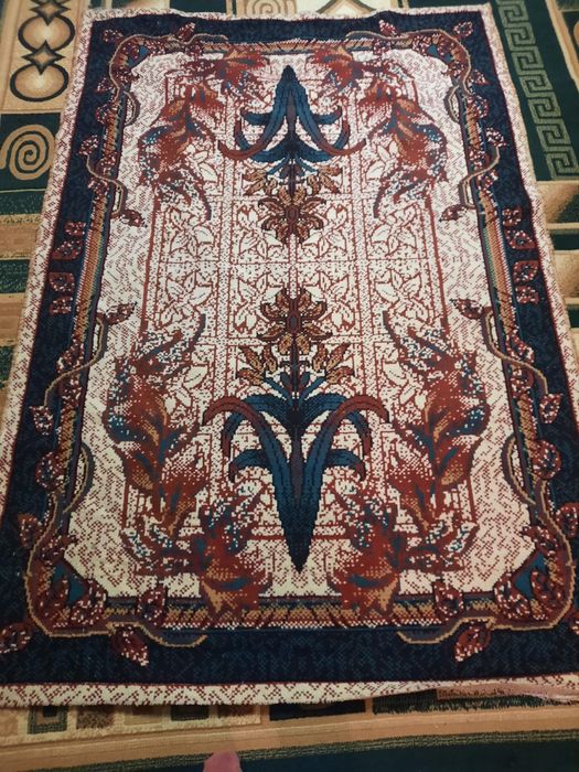 Продаю турецкий ковер в хорошем состоянии