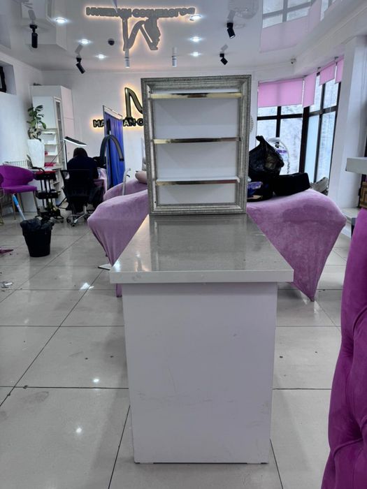 Маникюрний  стол