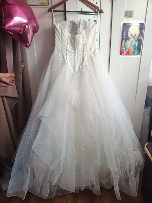 Vând rochie de mireasa cu voal