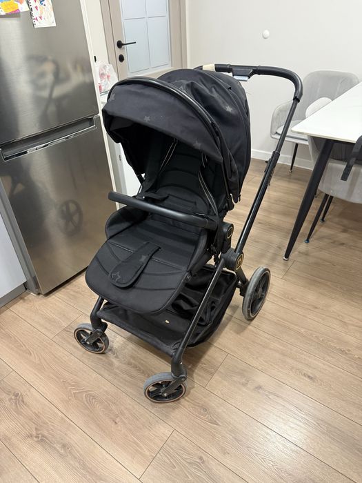 Продам детскую прогулочную коляску