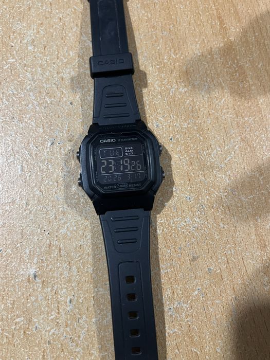 Часовник Casio  Illuminator!
