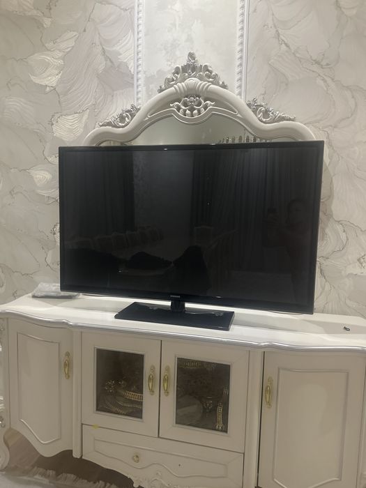 Телевизор БУ в отличном состояний