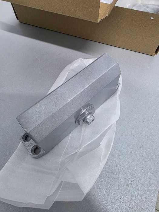 Механизaм/Aвтомат  за затваряне на вратa