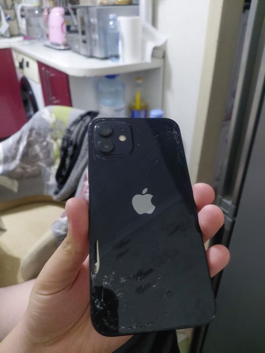 Продам iPhone 12