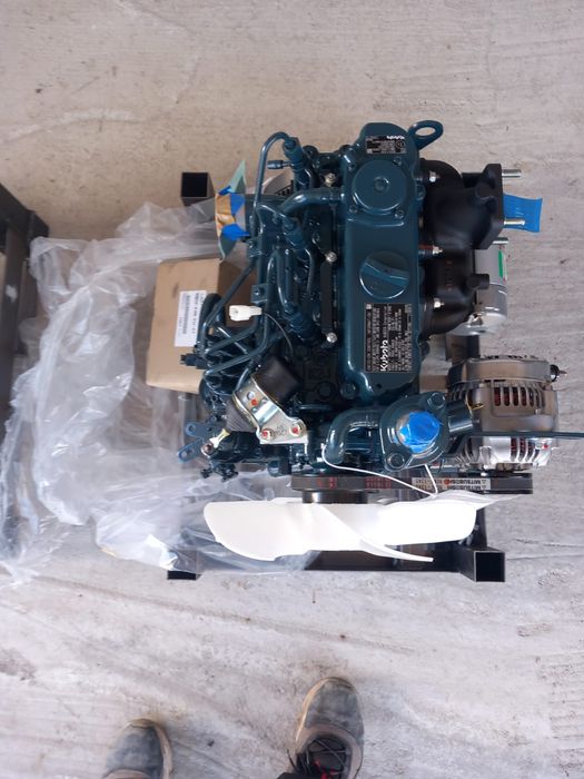 Motor Kubota D902-EF03
