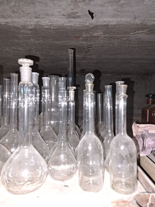 Колба мерная и коническая.