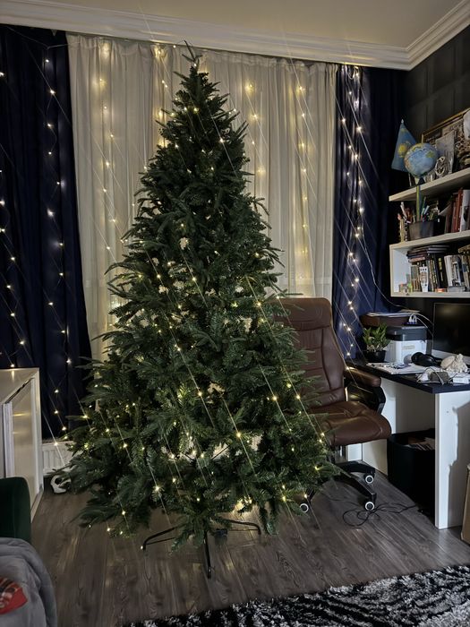 Елка 2,40 см, 2,10 см