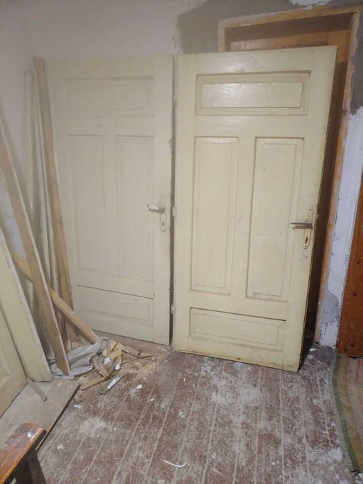 дървени врати с каси