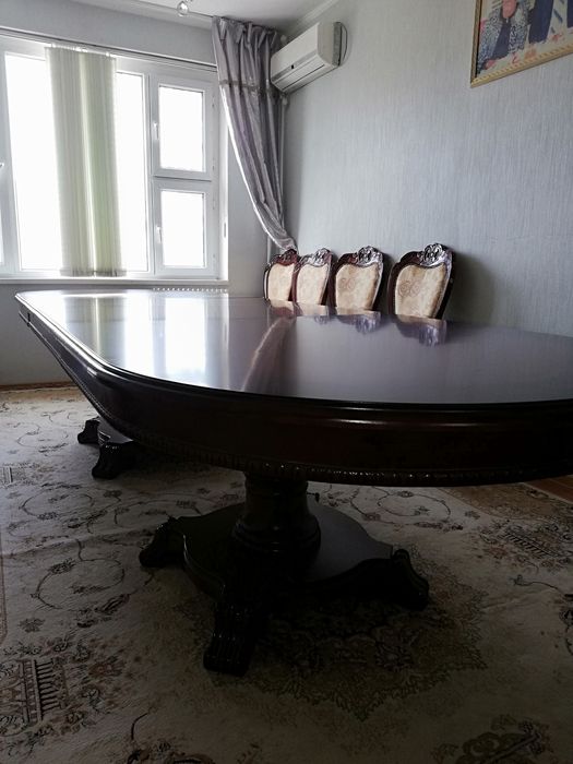 Стол со стульями для 12 персон