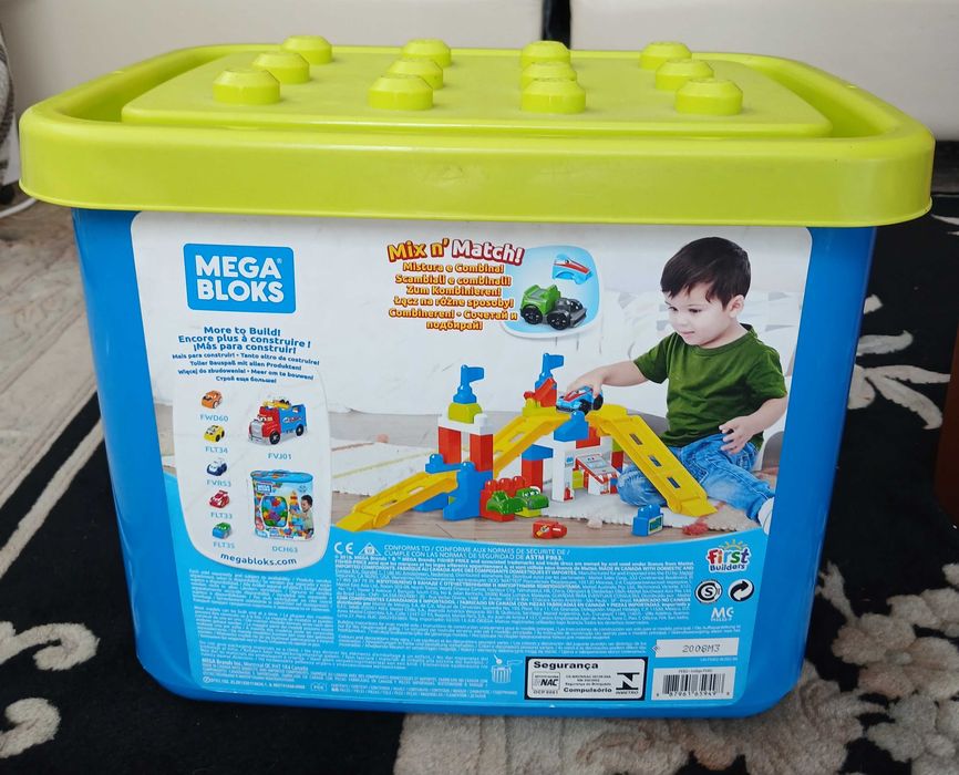 Конструктор Mega Blocks- Race Car Garage