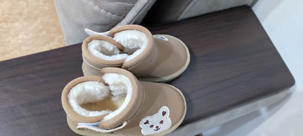UGG bebe mărimea 19