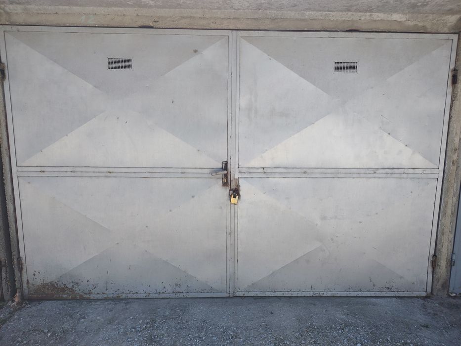 Продава се Гараж / Паркомясто в Горна Оряховица - 18 кв.м за 624 €/кв.м - Снимка #1