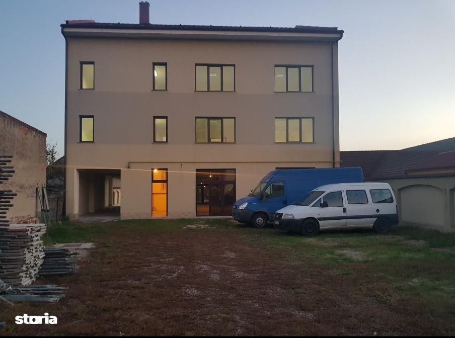 Cladire de birouri + casa de vanzare