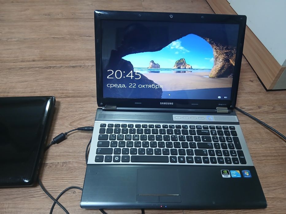 Ноутбук сотилади