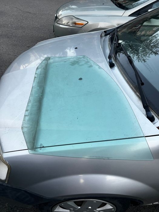 Vând geam fata dreapta