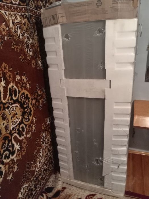 Muzlatgich indesit yangi kul rag
