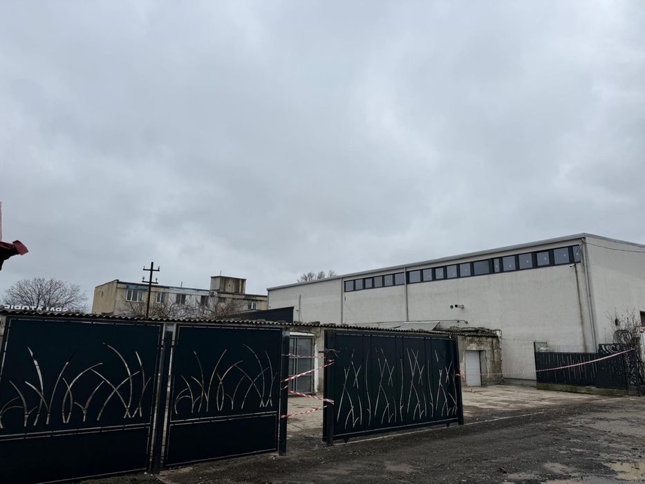 Str Interioara hala 300 mp,teren 500 mp 25 m deschidere