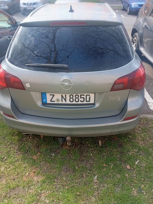 Vând Opel Astra j an fabricație 2012