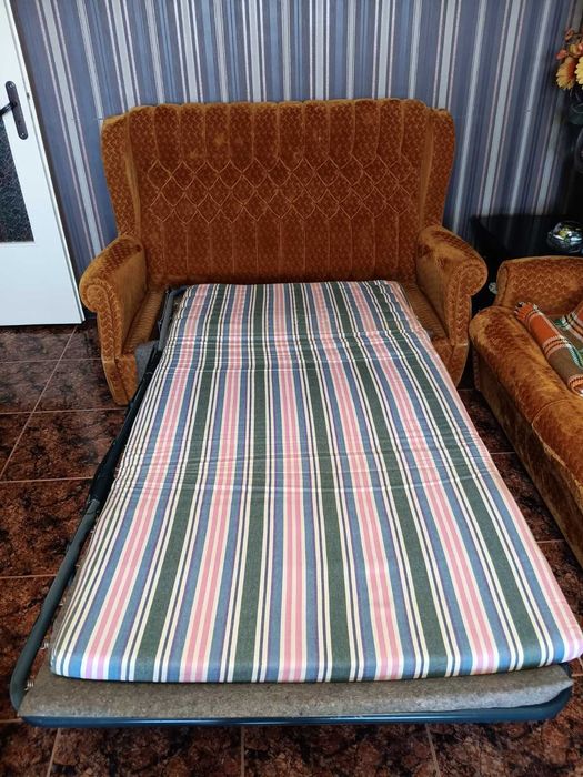 Холна гарнитура от масивно дърво – разтегателни дивани + 2 фотьойла