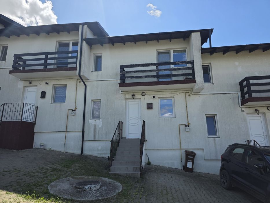 Casă tip duplex de vânzare cu grădină pentru relaxare – Breazu, Rediu, Iași
