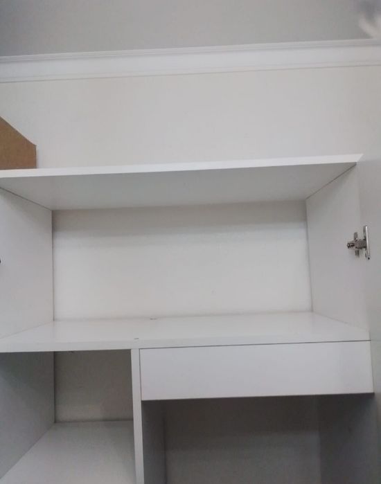 белый шкаф со штангой