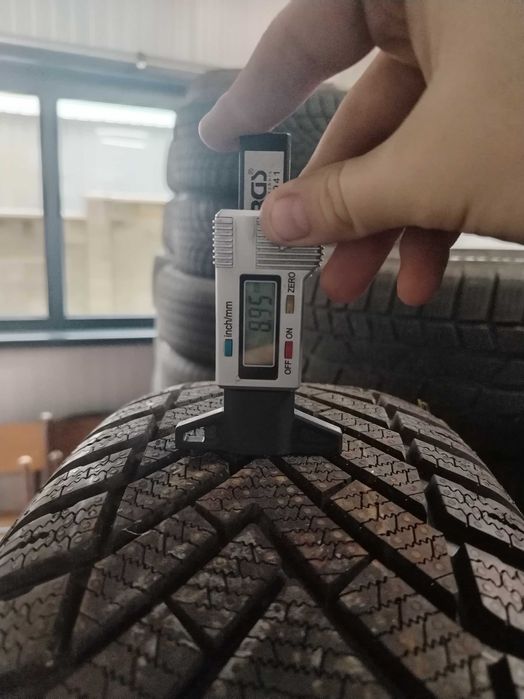 2бр.зимни гуми 205/60/16 Vredestein