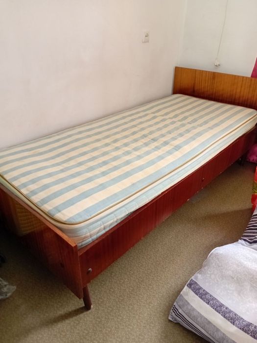 Односпальная кровать б/у в хорошем состоянии