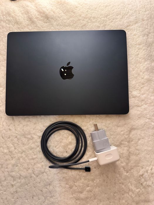 MacBook Air M2 13" 16GB/1TB (2022) в перфектно състояние