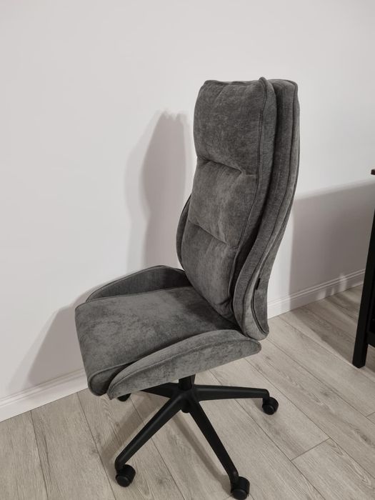 Scaun de birou rotativ