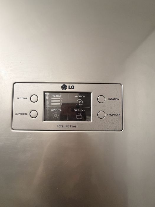 Холодильник LG в хорошем состоянии