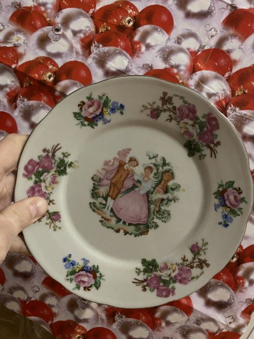 Тарелка 4 шт  б/у