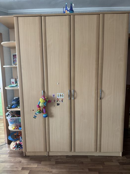 Продам шкаф вместительный