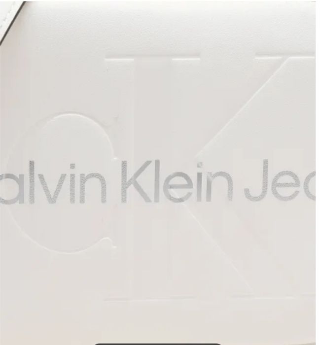 Оригинална чанта на Calvin Klein!