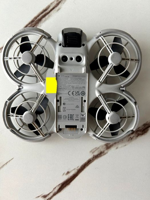 Dronă DJI Neo + Mega Pachet (5 Baterii + 2 Hub-uri de încărcare)