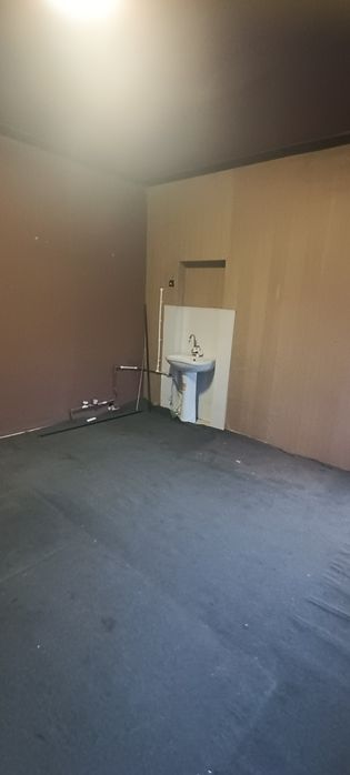 Нотурар жой арендага берилади.,