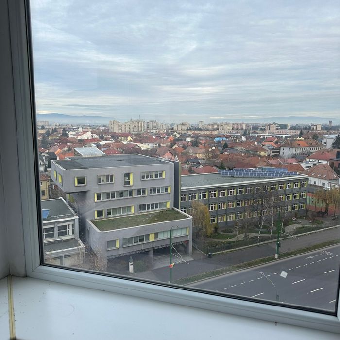 Inchiriez spatiu de birour,saloni in centru civic bloc Roland