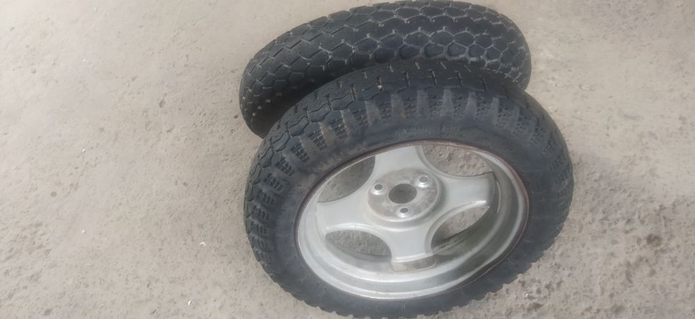 Продам балоны 2 штуки от муравье и мини мопеда