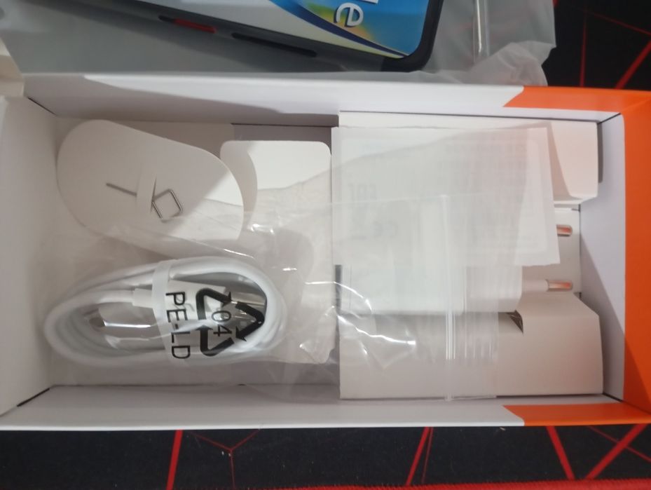 Продам совсем новый телефон.