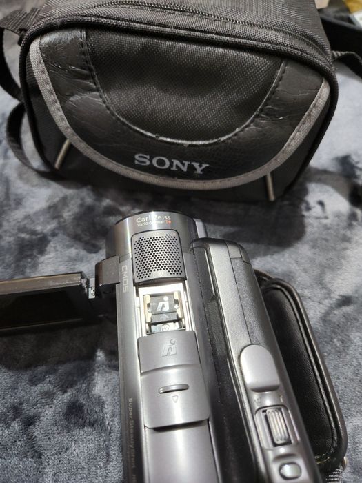Видеокамера SONY HDR-SR11