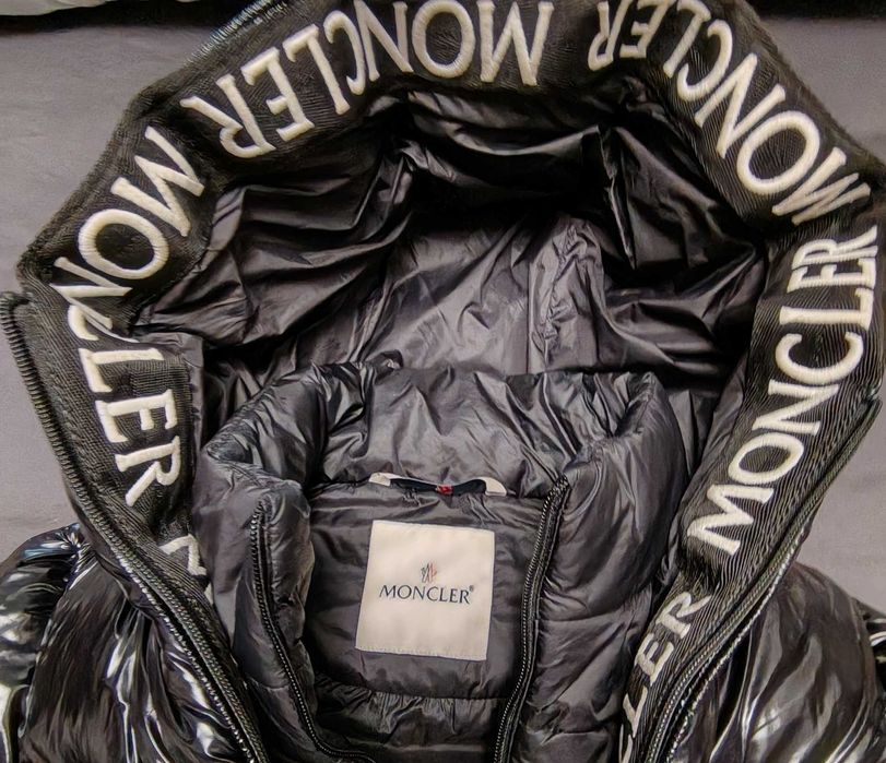 яке Moncler уникално