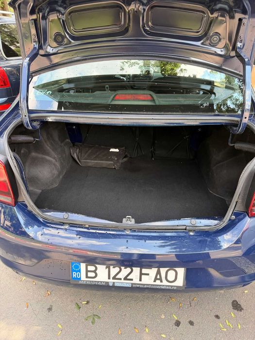 Vând Dacia logan
